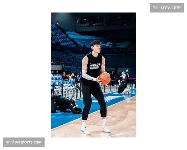 曾凡博亮相中国赛 篮网华人老板致力推动NBA回归中国